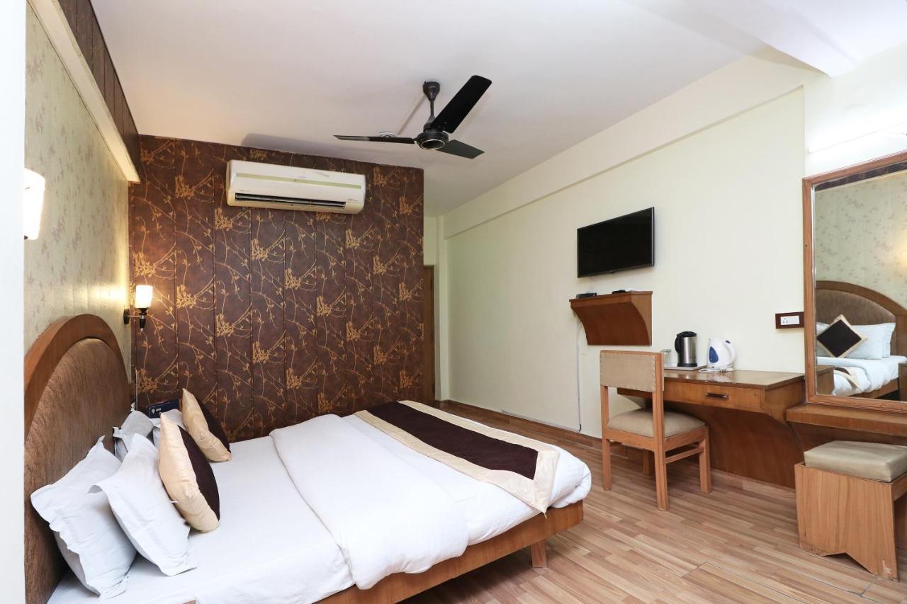 Oyo 1822 Hotel Ambassador デヘラードゥーン エクステリア 写真